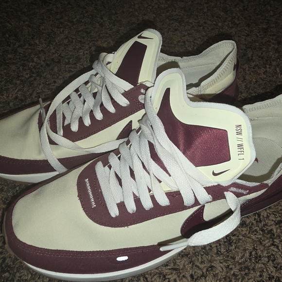 Nike Waffle One SE Sneaker in Coconut Milk/Maroon/Sail - Picture 2 of 5